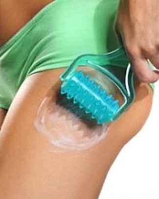 woman using roller to get rid of cellulite